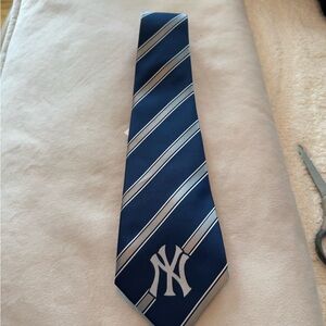 YANKEES Blue Striped Tie NWT
